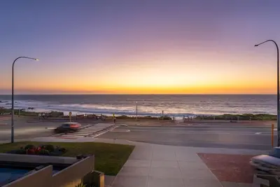 Image de Trigg Coastal House - Beachfront Bliss with Sunset Views