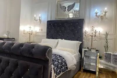 Image de 5 chambres de luxe avec confort présidentiel bien équipées