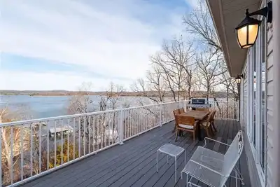 Image de Lakefront Retreat - Dock, Game Room & Deck