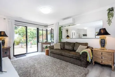 Image de Private, Comfortable, 2 Bedroom Duke St Villa