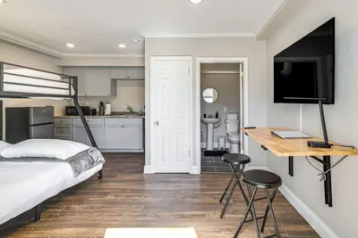 Sleek Studio Bunk 2 Mi to Chassahowitzka River!