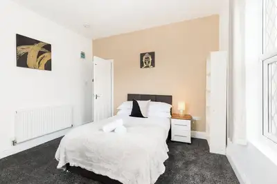 Image de New! Spacious 7br House with Free Parking and Wifi