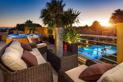 Image de Cascais Luxury Penthouse – Rooftop Jacuzzi, Sleeps 8 & Smart