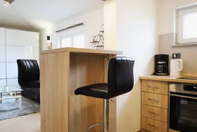 Image de A cosy, little apartment with one bedroom, just outside Umag - Sunny