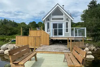 Image de Cozy oceanfront boathouse with stunning 360 views!