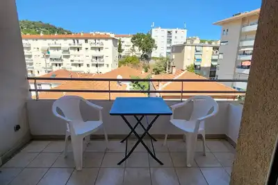 Image de 🌴 Charmant appartement à Cannes-la-Bocca – calme, confort et proximité plage