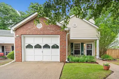 Image de Charming Cottage + Loft: Home/Garage in Kennesaw