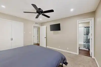 Image de New 2-bed/2-bath condo in serene Uptown walk to 3 Malls/restaurants/ movies