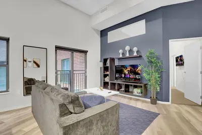 Image de 2Bed Loft - Rooftop Deck - Fire pit - Near Playhouse Square - Dt - Gym - Parking