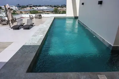 Image de City Haven with Pool and Parking