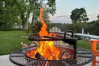 Image de Fully Stocked Lake House with Hottub