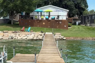 Image de Lakefront property