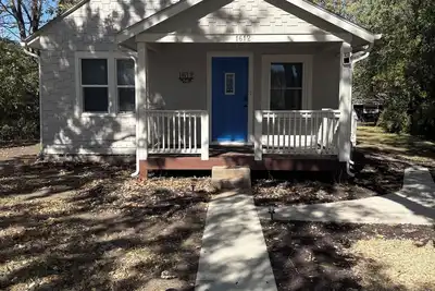 Image de Charming 3-Bedroom Bungalow, Steps from Ku & Downtown Lawrence