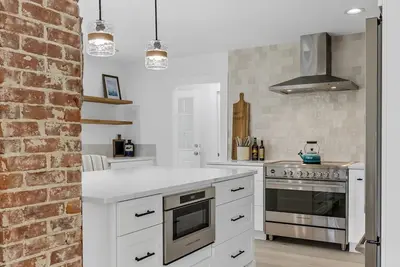 Image de Brand new in E. Falmouth; 1. 4 Mi to Menhaunt beach