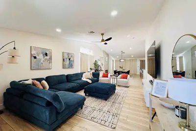 Image de 4-bedroom house in lovely Henderson with Ac