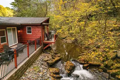 Image de Cozy Creekside Cottage in Boone • Fire Pit • 15 min to App Ski!