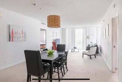 Image de Miami - 2br/2ba Condo by the beach w/ Pool, Gym & Bar - Hollywood Beach