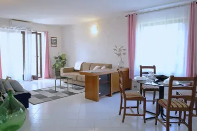 Image de A comfortable, spacious, budget friendly family apartment with garden