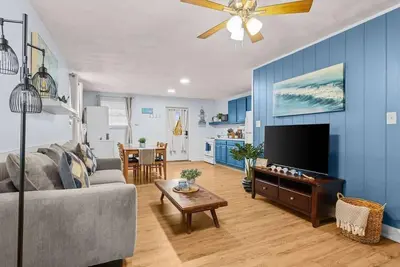 Image de Seaside Retreat 5 Min Walk to Beach, Bbq & Fire Pit, WiFi, Cozy & Relaxing