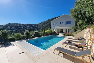 Image de Nouvelle villa moderne, vue mer imprenable, piscine privée à 5 minutes du centre