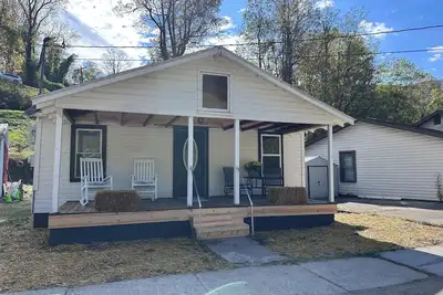 Image de Lovely 2-bedroom house river front in Webster Springs