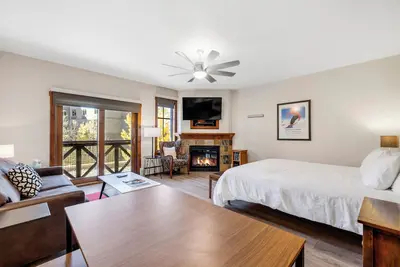 Image de Main Street Station Suite - Ski-In, Ski-Out, Pool, Hot Tub