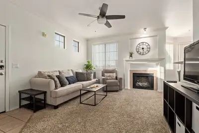 Image de 2-bedroom 2 bath condo in gated community with heated pool and fitness center