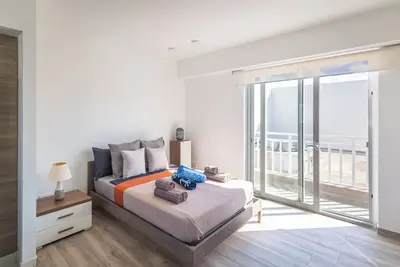 Image de Seaview penthouse in charming San Pawl il-Baħar with Ac