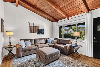 Image de 2 Bd Perfect Extended Stay W/ Onsite Laundry Plus Off Street Parking - Villas1