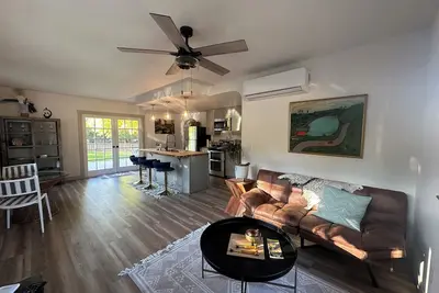 Image de Beautiful bungalow downtown Ashland railroad district