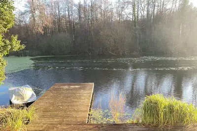 Image de Bungalow on the lake with private jetty, whirlpool & fireplace