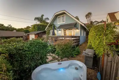 Image de Poppy's Oceanview Cottage | The Chosen Collection