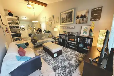 Image de Cozy and Bright Retreat Near Raleigh Hotspots