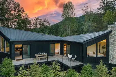 Image de Luxury Mountaintop Escape - Hot Tub & Epic Views