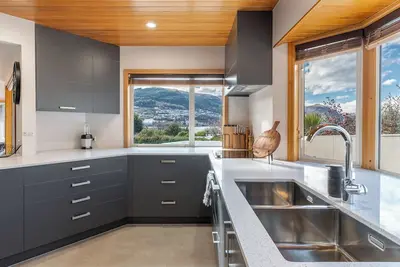 Image de Stunning Lakeview Retreat