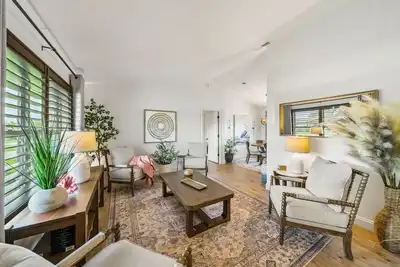 Image de Mid Term Stays! Fully Remodeled luxury home in Deltona with Patio Area! New!