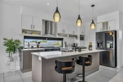 Image de Sleeps 10 | Group Stay | Ducted Air | Horses Walk Past