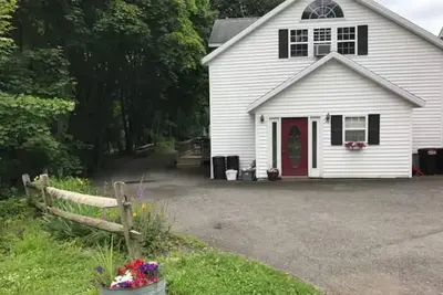 Image de Creekside Chalet + Allstar Deluxe