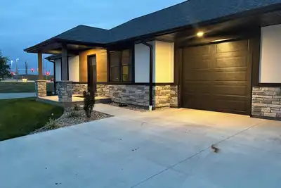 Image de Cool 2-bedroom three bed contemporary condo in a quiet area of Quincy.