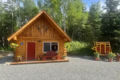 Image de Cowboy Cabin -tucked into the woods near Hatcher Pass Recreation Area.