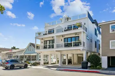 Image de Beach Getaway B - Brand new luxury 5br/4ba Townhouse in North Ocean City, just steps from the beach.