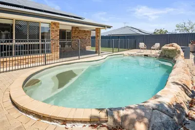 Image de Cozy Family Home near Shops & Transport | W/ Pool