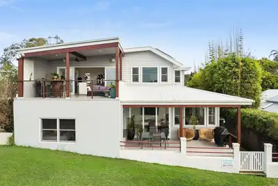 Image de Sapphire Magic – A stunning waterfront escape in Urunga with beautiful river and ocean view