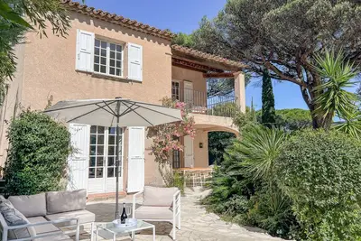 Image de Maison Daisy- 4-bedroom house with sea view, private pool and garden in Gassin