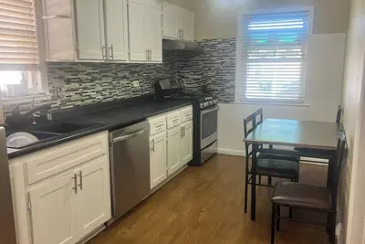 Image de Beautiful and cozy house near Ohare and Blue Line