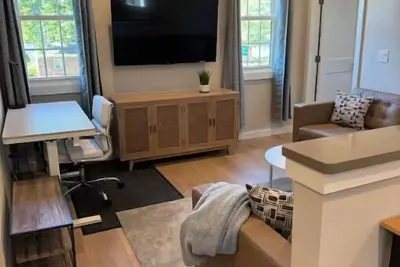 Image de Welcoming 2-bedroom 1-bathroom apartment with central Ac in Hamilton Township