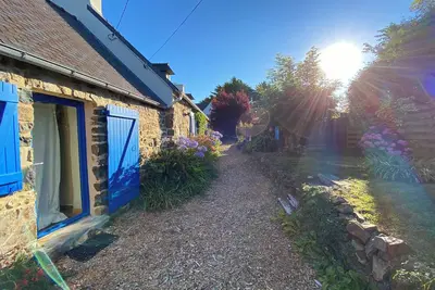Image de Breton stone house with garden in absolute nature, surf beaches, Gr34