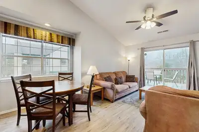Image de Charming retreat w/ shared hot tub, pool access, balcony and Wi-Fi