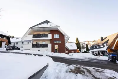 Image de Villa privée 'Skylodges' avec 9 appartements, vue sur la montagne, jardin et Wi-Fi