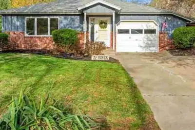 Image de Charming 2-bedroom within walking distance of Football, Basketball & Baseball.